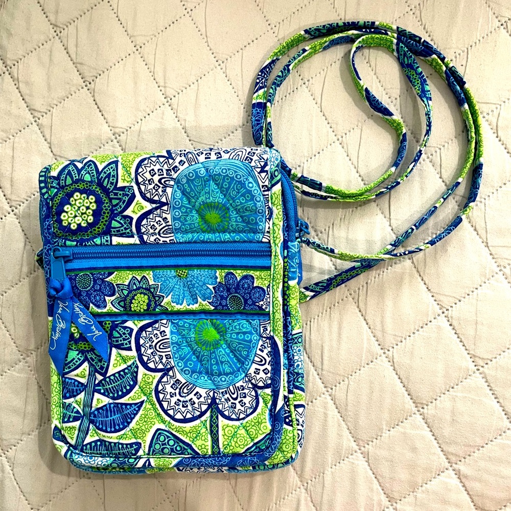 Vera Bradley Crossbody Mini Hipster Bag. Doodle Daisy Pattern.